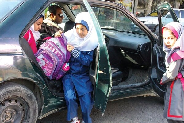 معاون اجتماعی راهور تهران بزرگ: دریافت برچسب سرویس مدرسه الزامی است