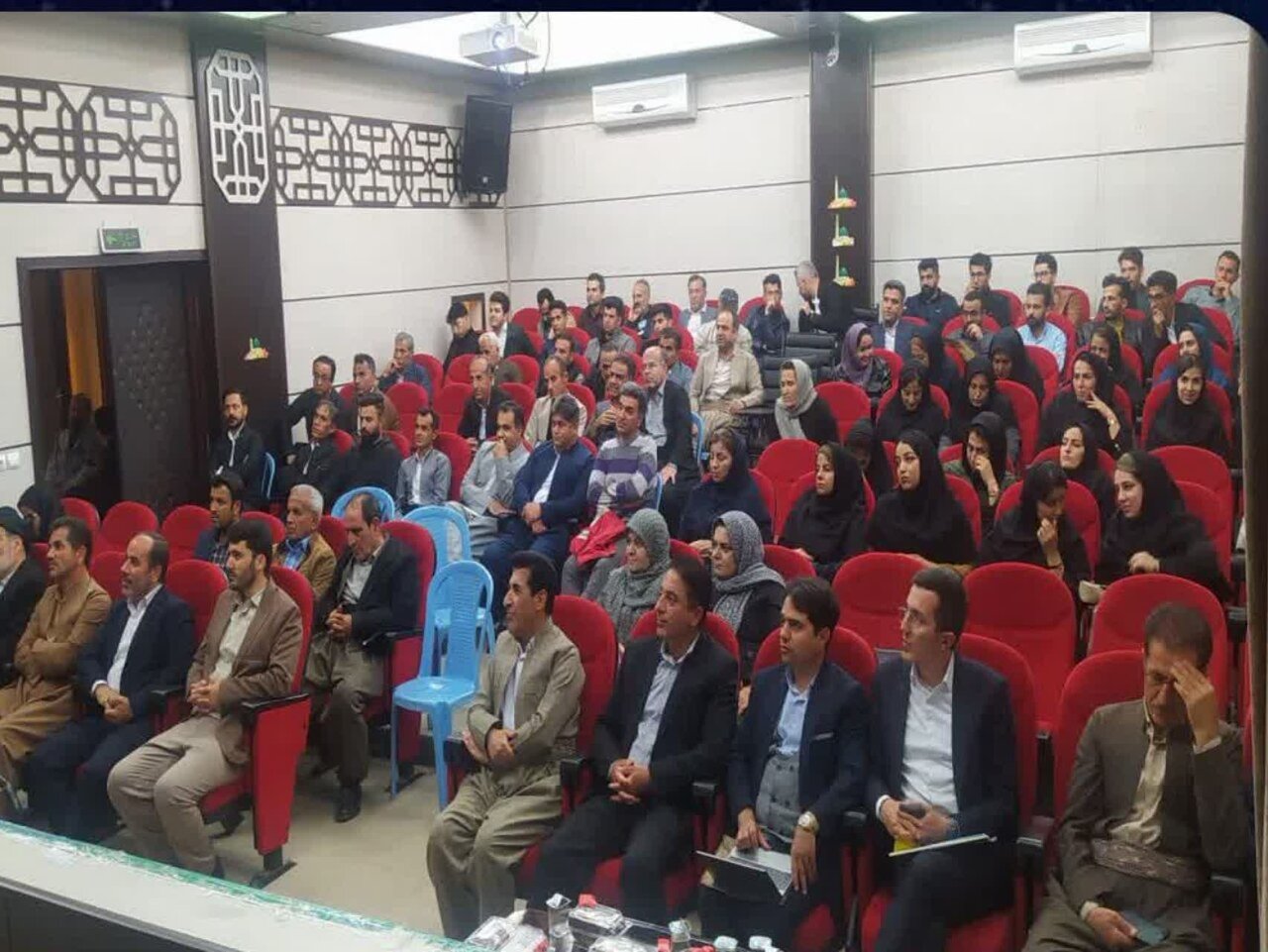 معلم ستون فقرات جامعه و معمار آینده نسل‌ها است