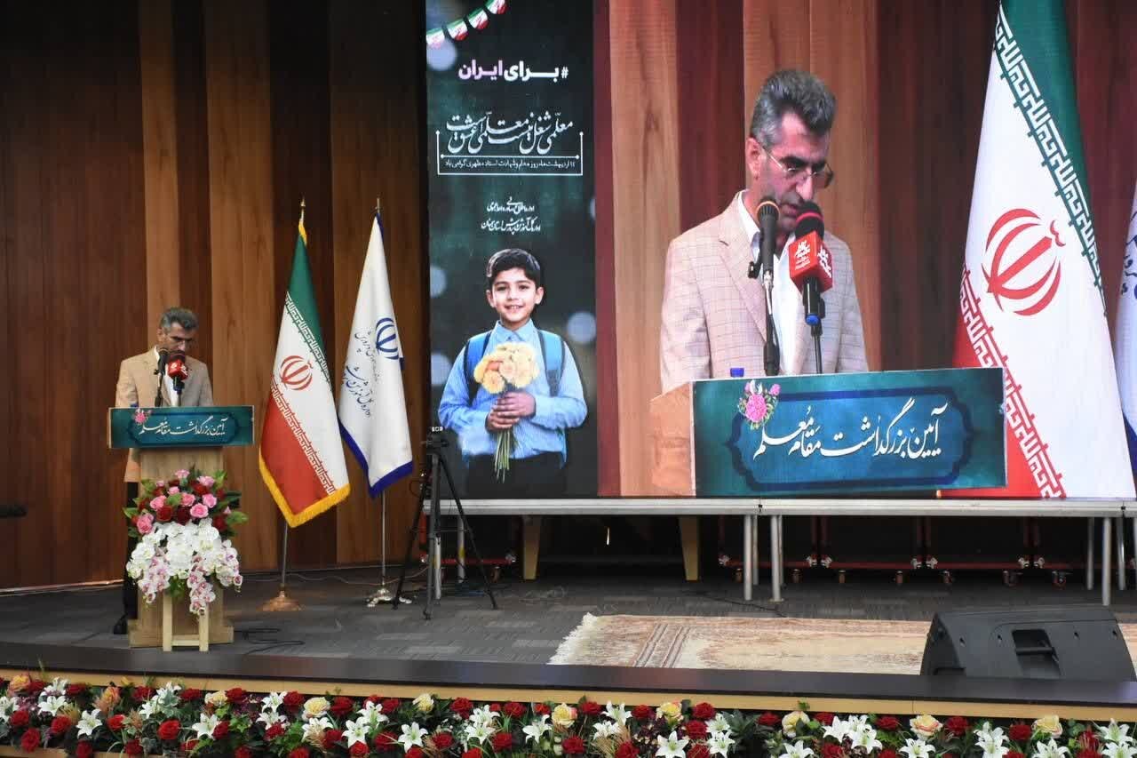 «معلمان» ستون فقرات توسعه و سرمایه‌های اصلی نظام تعلیم و تربیت هستند