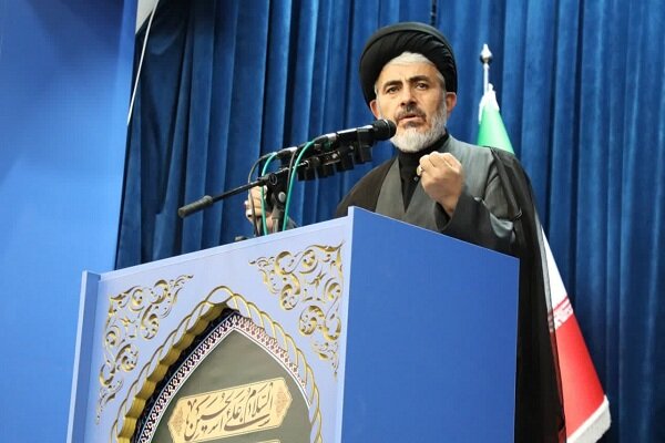 معلمان شهید مطهری را الگوی خود قرار دهند