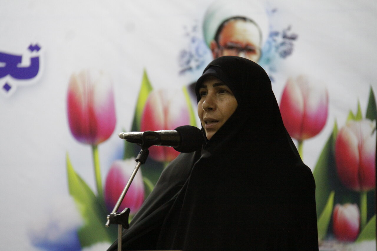 معلمان پرچم‌دار زنده نگه‌داشتن هویت ایرانی در نوجوانان هستند