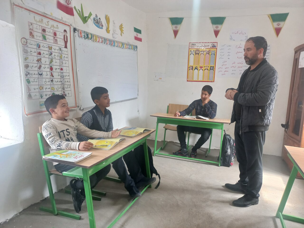 معلمی که امید و عشق را در دل دانش آموزان معنا کرد