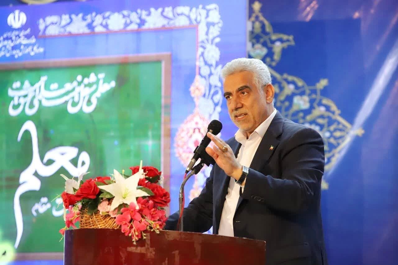 معلمین پرورش دهنده نسل آینده جامعه هستند