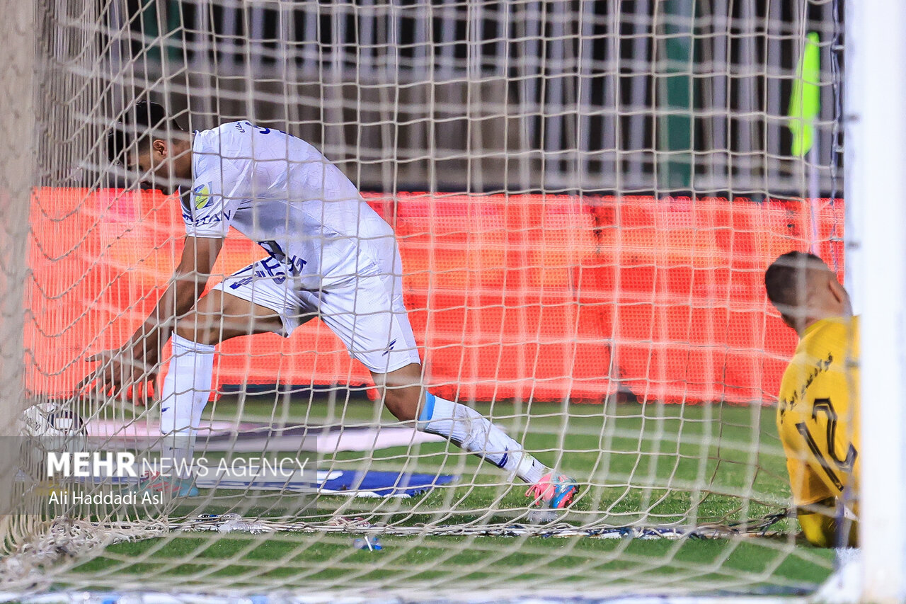 معمای خط حمله استقلال/ مهاجم جوان به ترکیب اصلی باز میگردد؟