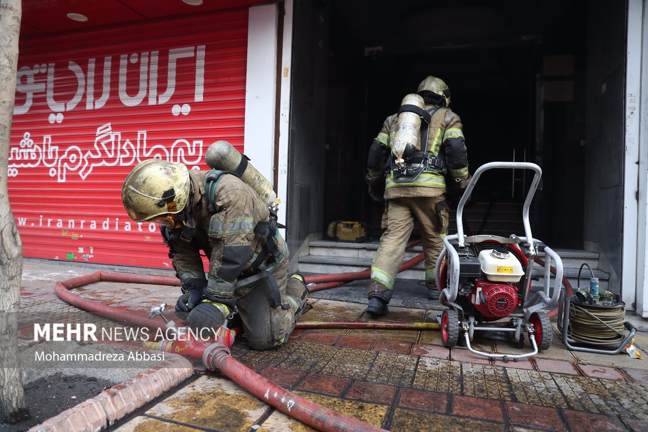 مفقودی یک آتش نشان در ساختمان ۱۵۳ تهران