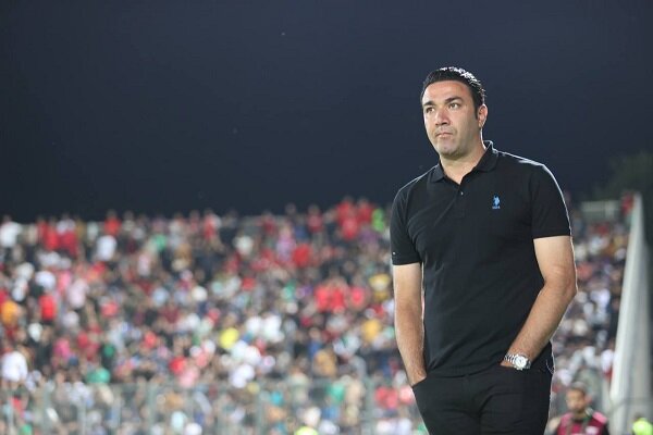 مقابل‌شان نمی‌ایستادم استقلال را می‌خوردند/ من هیچ اشتباهی
نداشتم