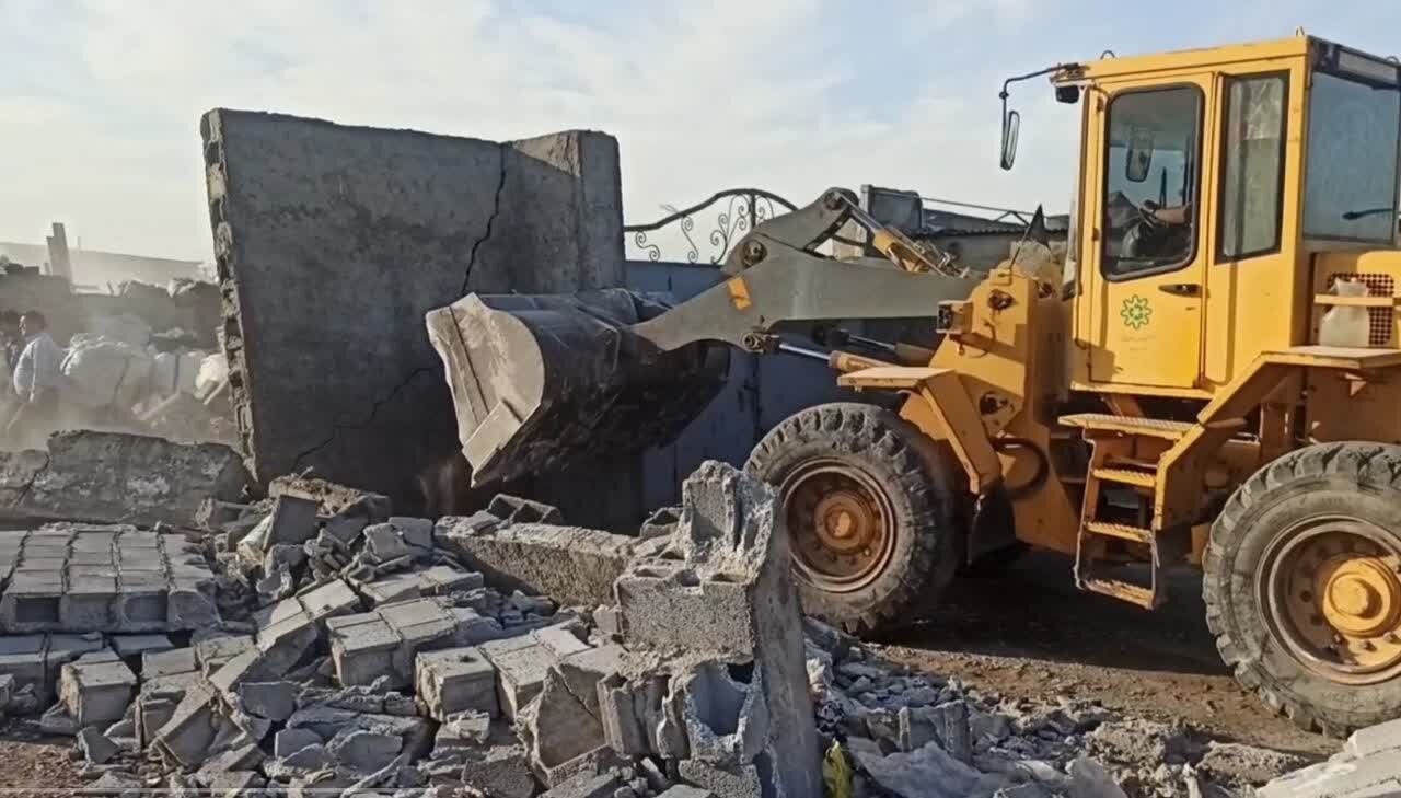 مقابله با ساخت و سازهای غیرمجاز در حاشیه رود دره اوین -درکه