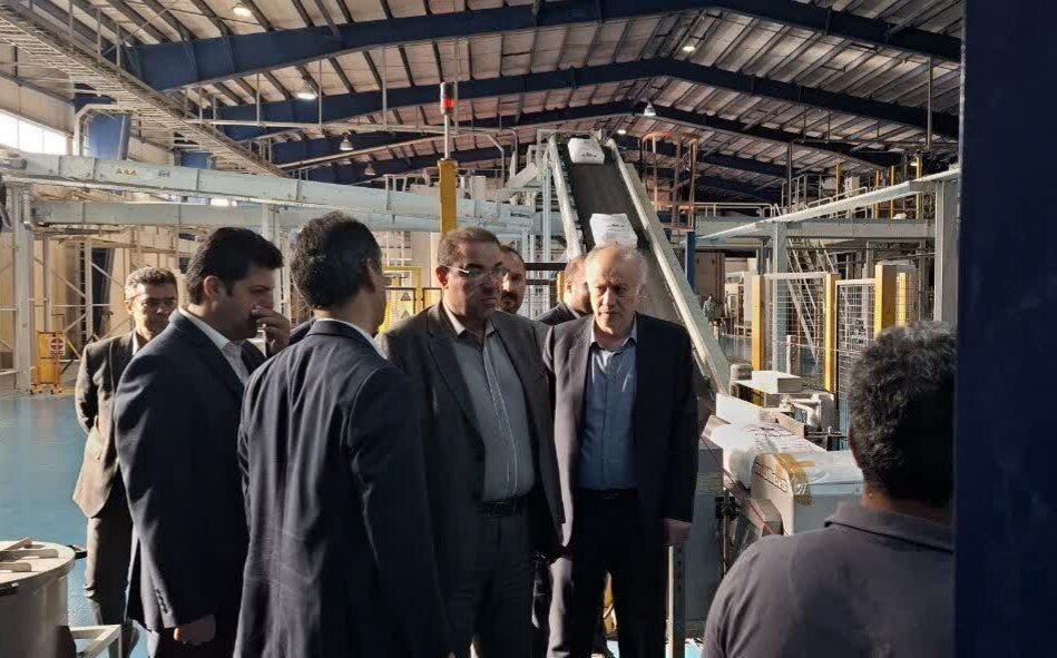 مقابله با قاچاق کالا نیازمند حمایت از تولیدکنندگان داخلی است