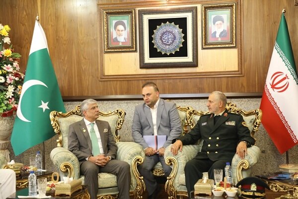 ملاقات دبیر کل وزارت دفاع پاکستان با فرمانده مرزبانی
