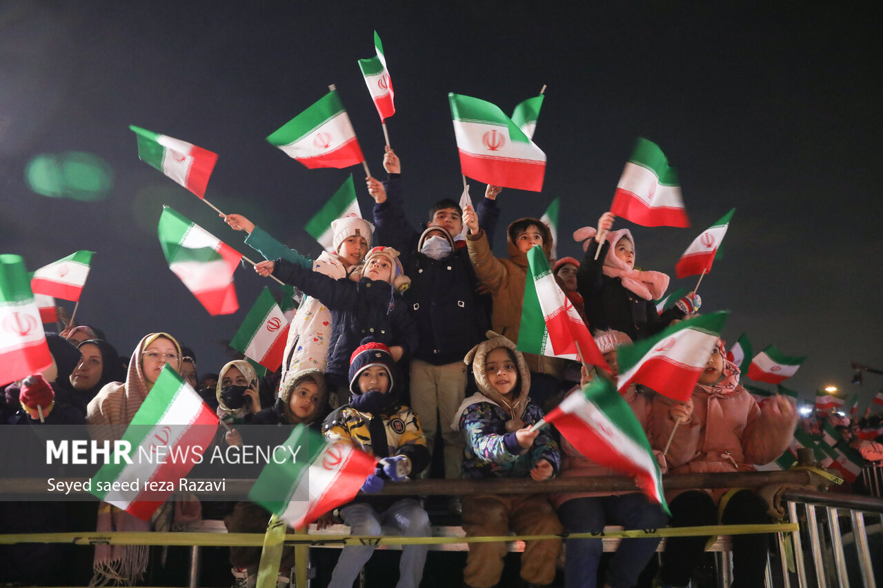 ملت ایران افتخارات بزرگی را با پرچم ایران رقم زده اند