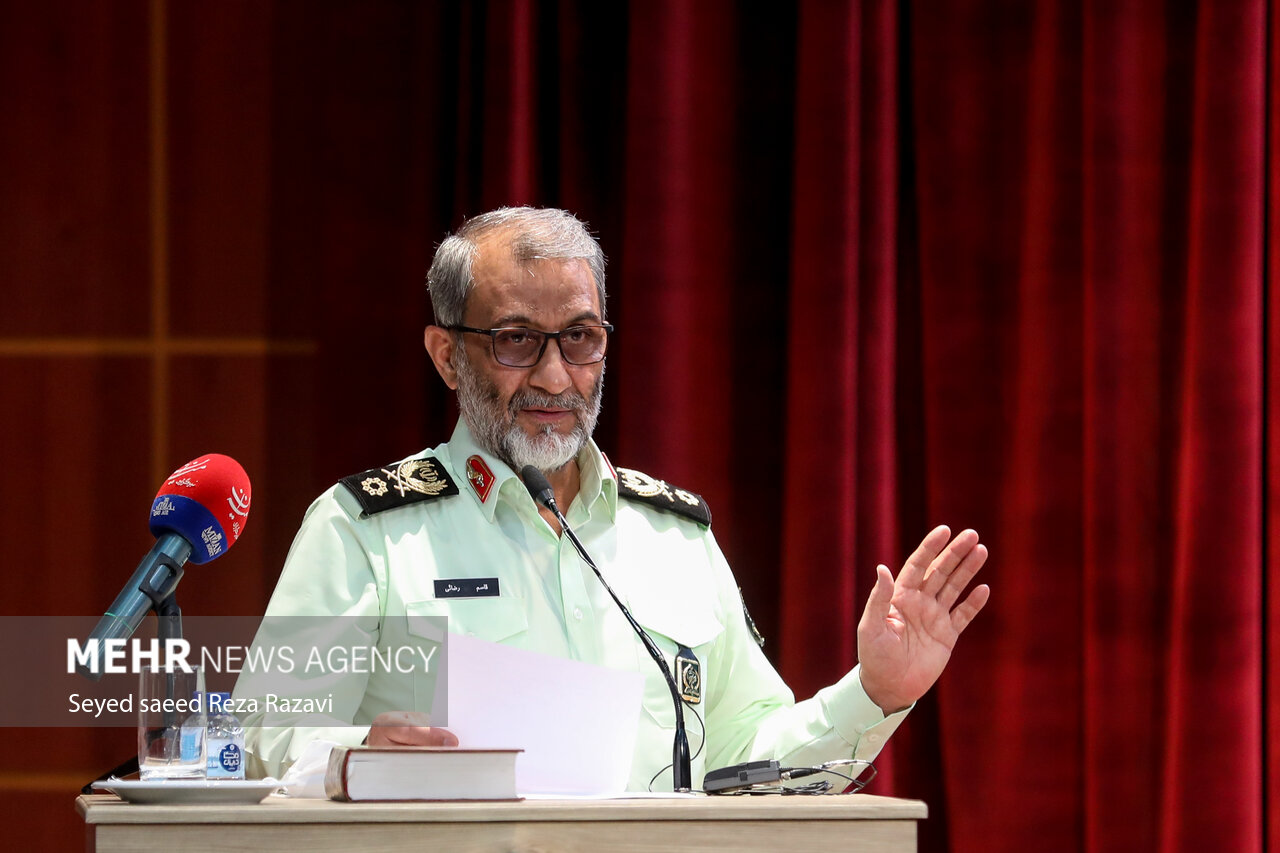 ملت ایران به جایگاه ولایت فقیه میبالد