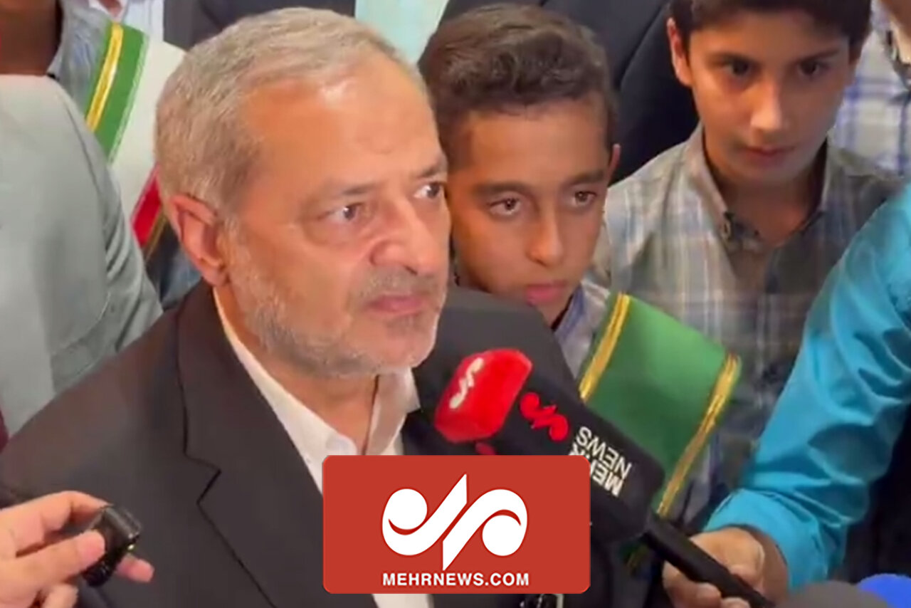 من نماینده معلمان هستم و تلاش می‌کنم دغدغه همکارانم را دنبال
کنم