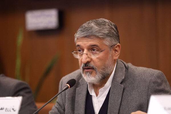 منابع مالی کمک به فوتبال در راه است/ هیات رئیسه از رسمیت نیفتاد