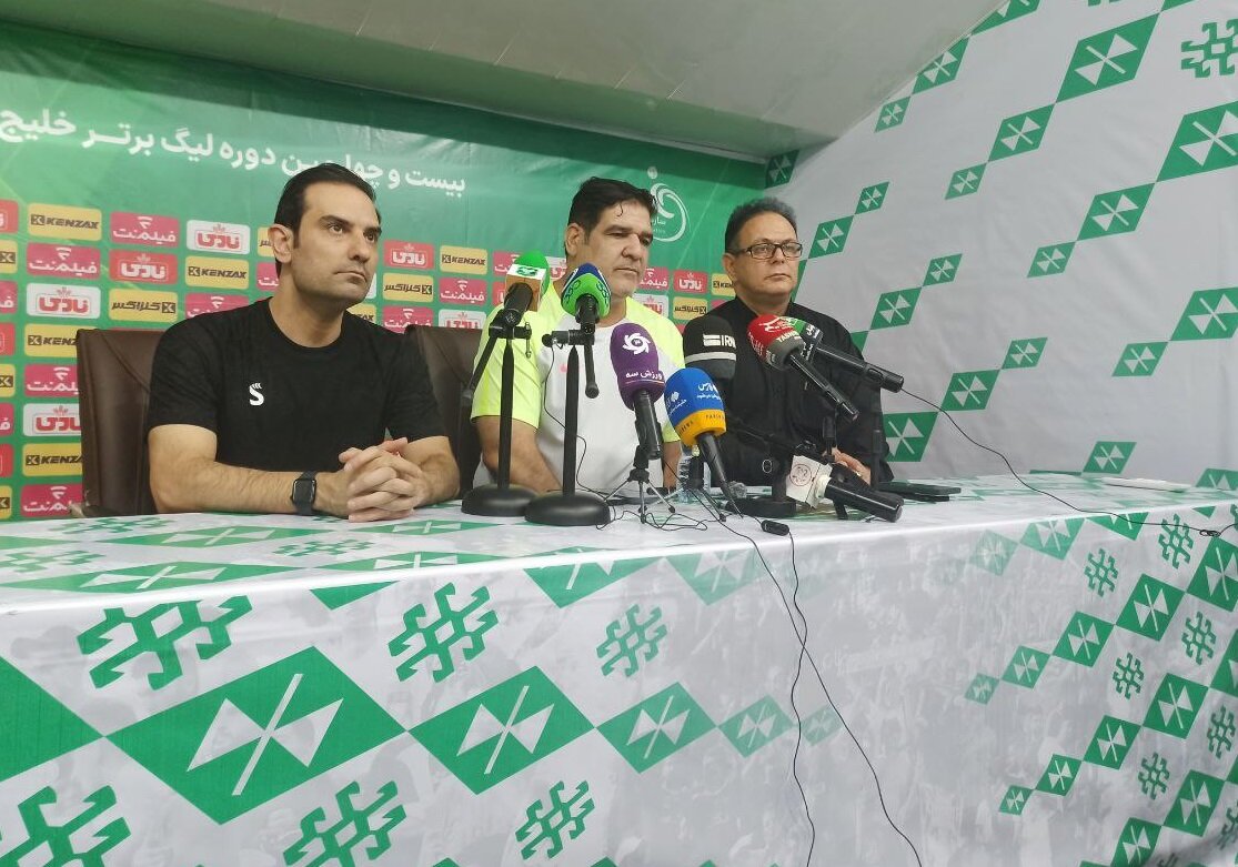 مهاجری: ۳ بازی آبرومندانه داشتیم/در تعطیلات ضعف‌ها را رفع
می‌کنیم