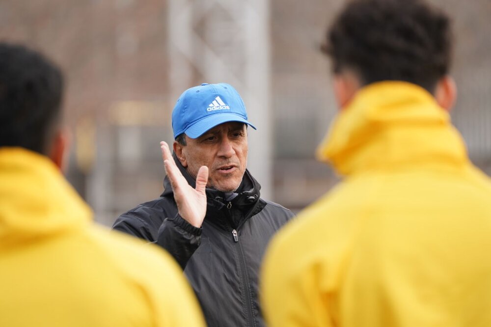 مهاجم بلندقد و سرزن پیدا نکردیم/فوتبال ایران فقط هافبک دفاعیدارد