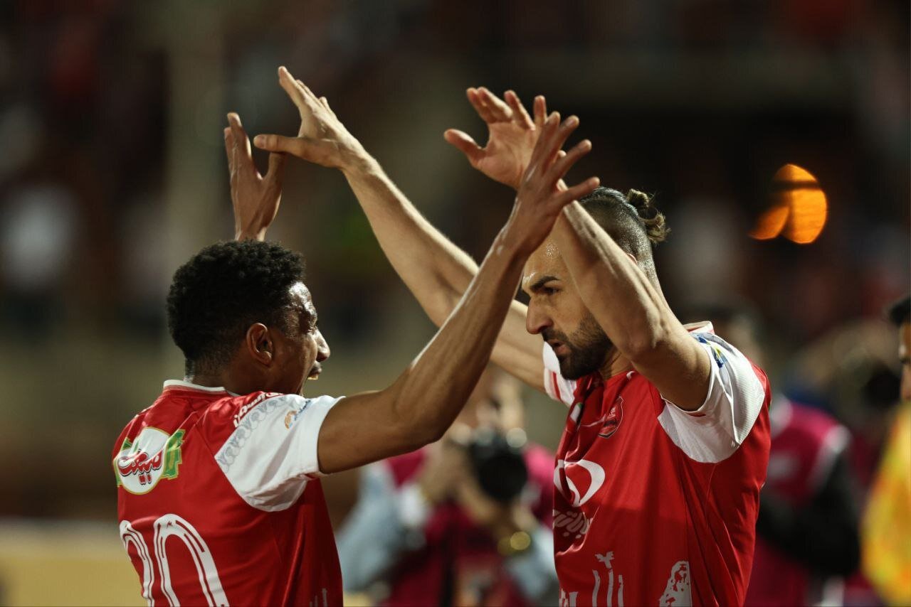 مهاجم خارجی پرسپولیس دورهایش را زد؛ کسی برای دورسون پول خرج نمیکند!