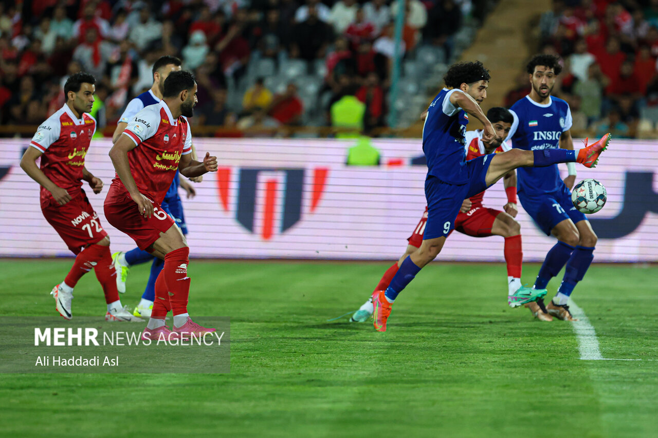 مهاجم خوزستانی در دوراهی استقلال و لیگ روسیه