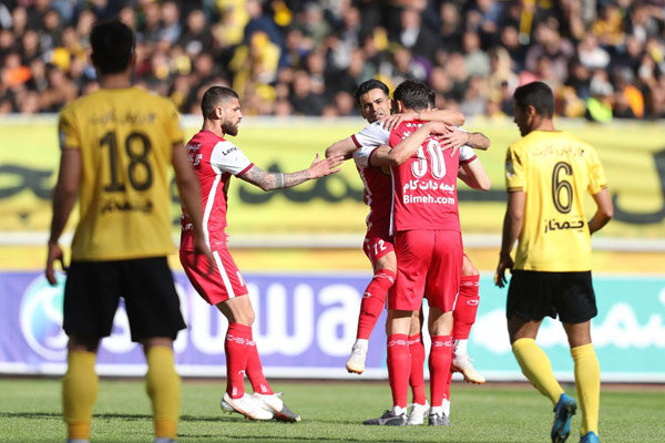 مهاجم سابق پرسپولیس همچنان در برزخ نصف جهان/ «عیسی» چهمی‌کند؟