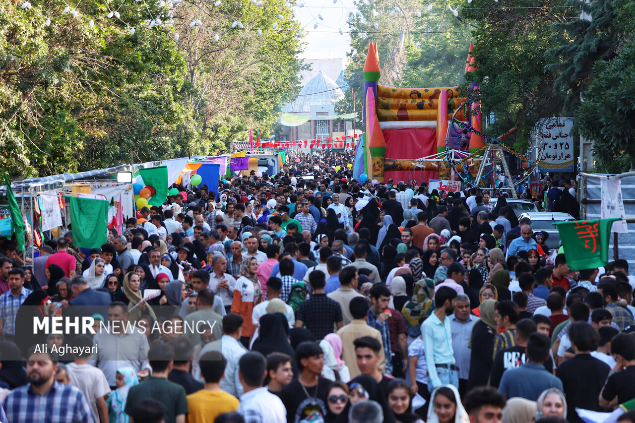مهمانی یک کیلومتری غدیر در ارومیه با استقبال مردم برگزار
شد