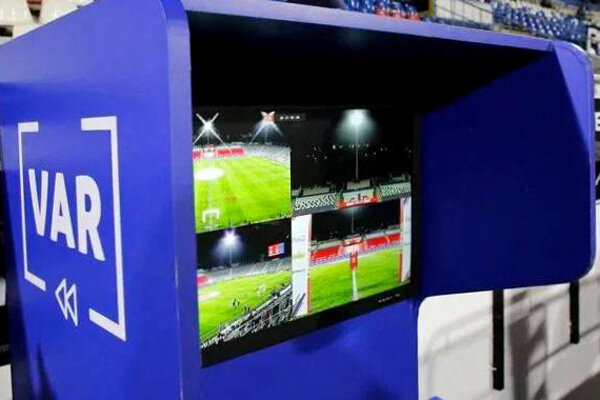 موانع و مشکلات VAR در فوتبال ایران/ مدیریت داوری باید تغییرکند