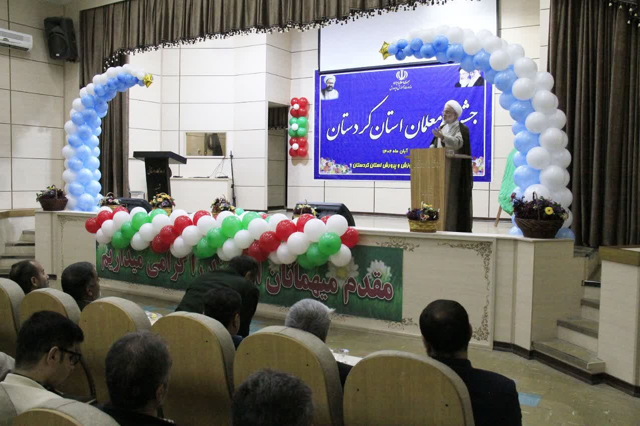 موفقیت معلم به مطالعه مستمر و بهروزرسانی اطلاعات وی مرتبط است