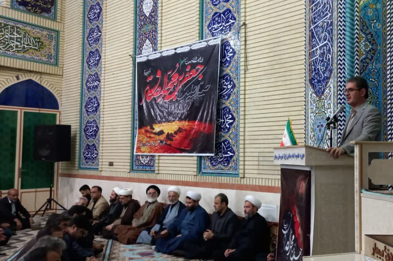 مکتب امام صادق(ع) جامعه اسلامی را به سوی درستی هدایت کرد