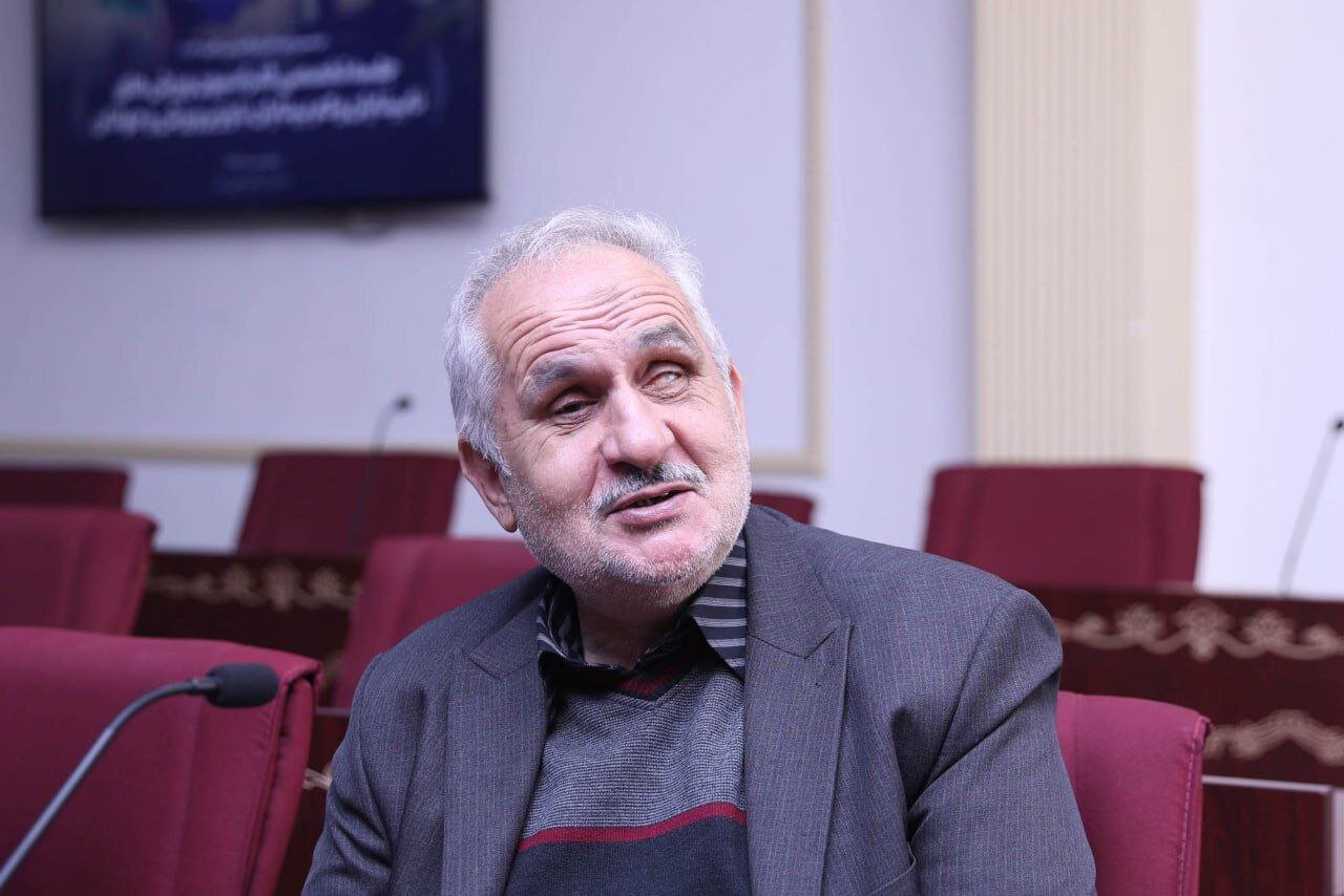 نابینایان با کمترین امکانات پرچم ایران را به اهتزاز درآورده‌اند