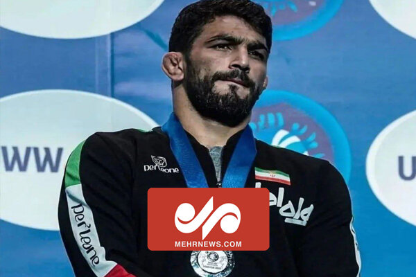 ناراحتی حسن یزدانی در لحظه اهدای مدال در کنار دیوید تیلور