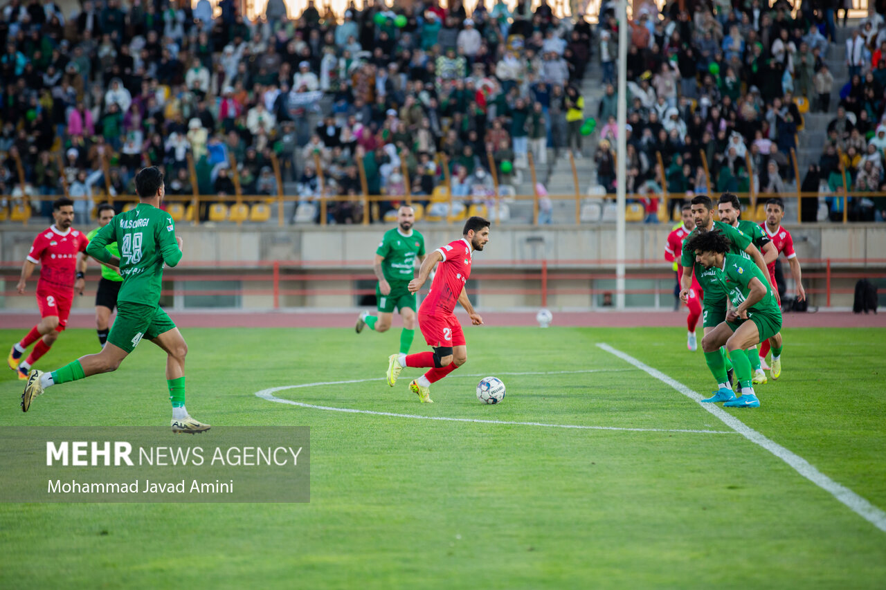 نارضایتی اوسمار از عملکرد هافبک‌های پرسپولیس در آستانه دربی