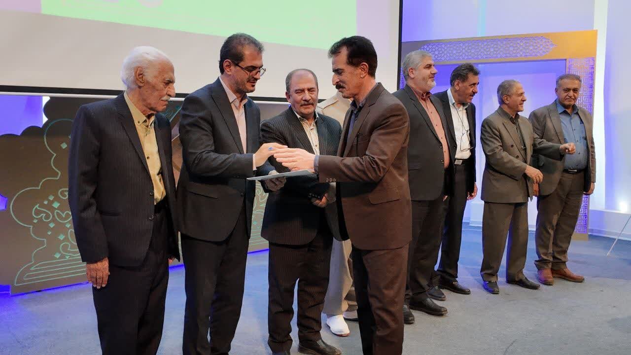 نامآوران زبان و ادبیات کردی در کردستان تجلیل شدند