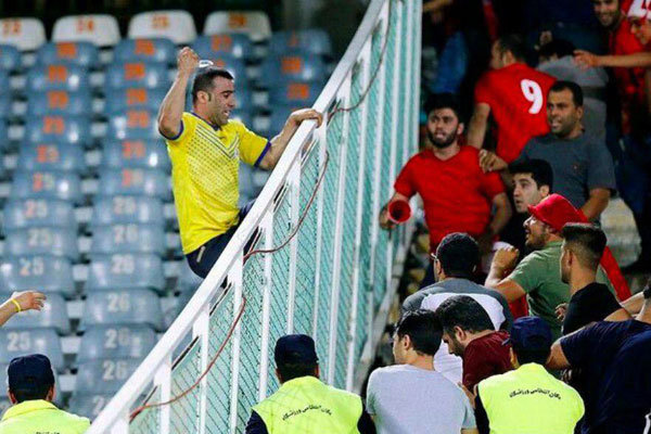 ناهنجاریهای دهه ۷۰ به فوتبال ورودکرد/ نقش رسانه در تحریک تماشاگر