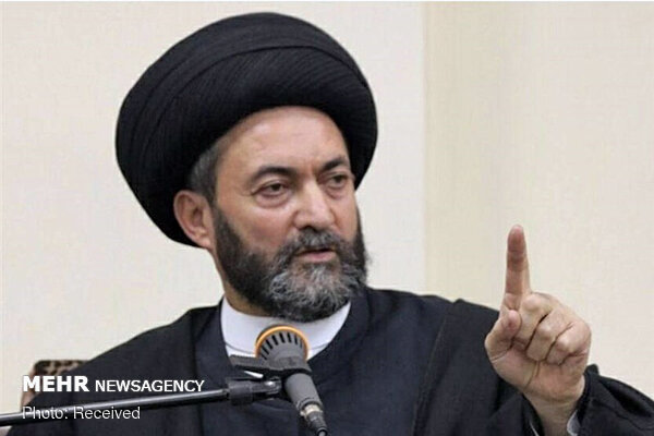 نباید آموزش و پرورش را وارد بازیهای سیاسی کرد