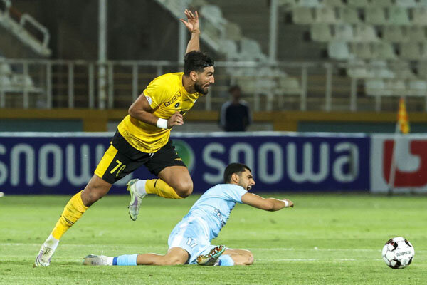 نبرد طلاییپوشان و پیکان در نیمه نخست برنده نداشت