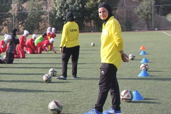 نبودن بازیکنان بزرگترین مشکل است/ دستیاران خوبی دارم