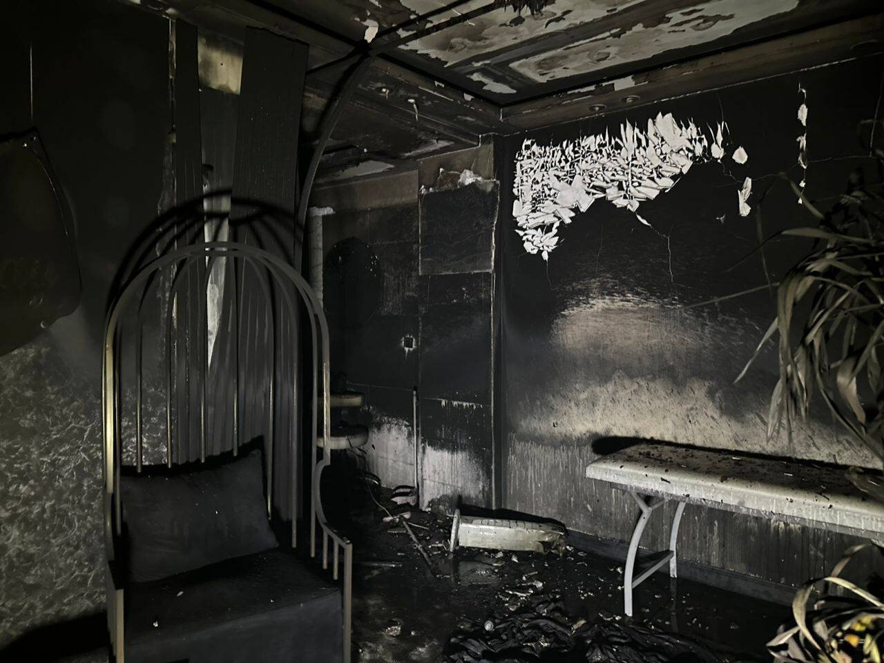 نجات هشت نفر از میان شعلههای ساختمان اداری در بزرگراه ستاری