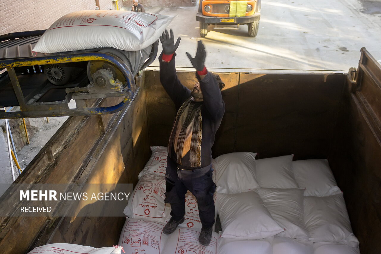 نجف زاده: ۱۰۲ تن شکر دپو شده در چایپاره کشف شد