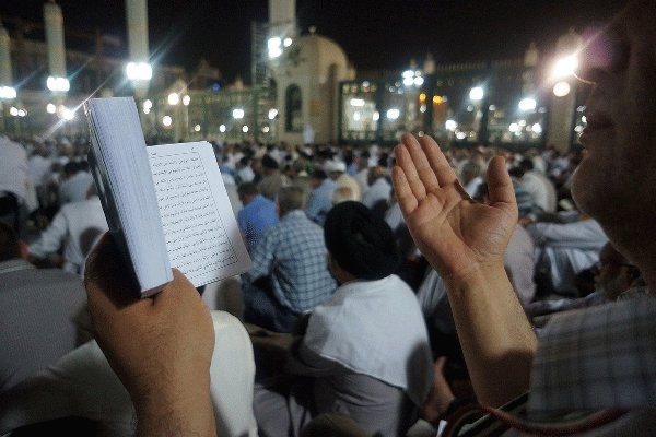 نخستین دعای کمیل زائران ایرانی در مدینه منوره