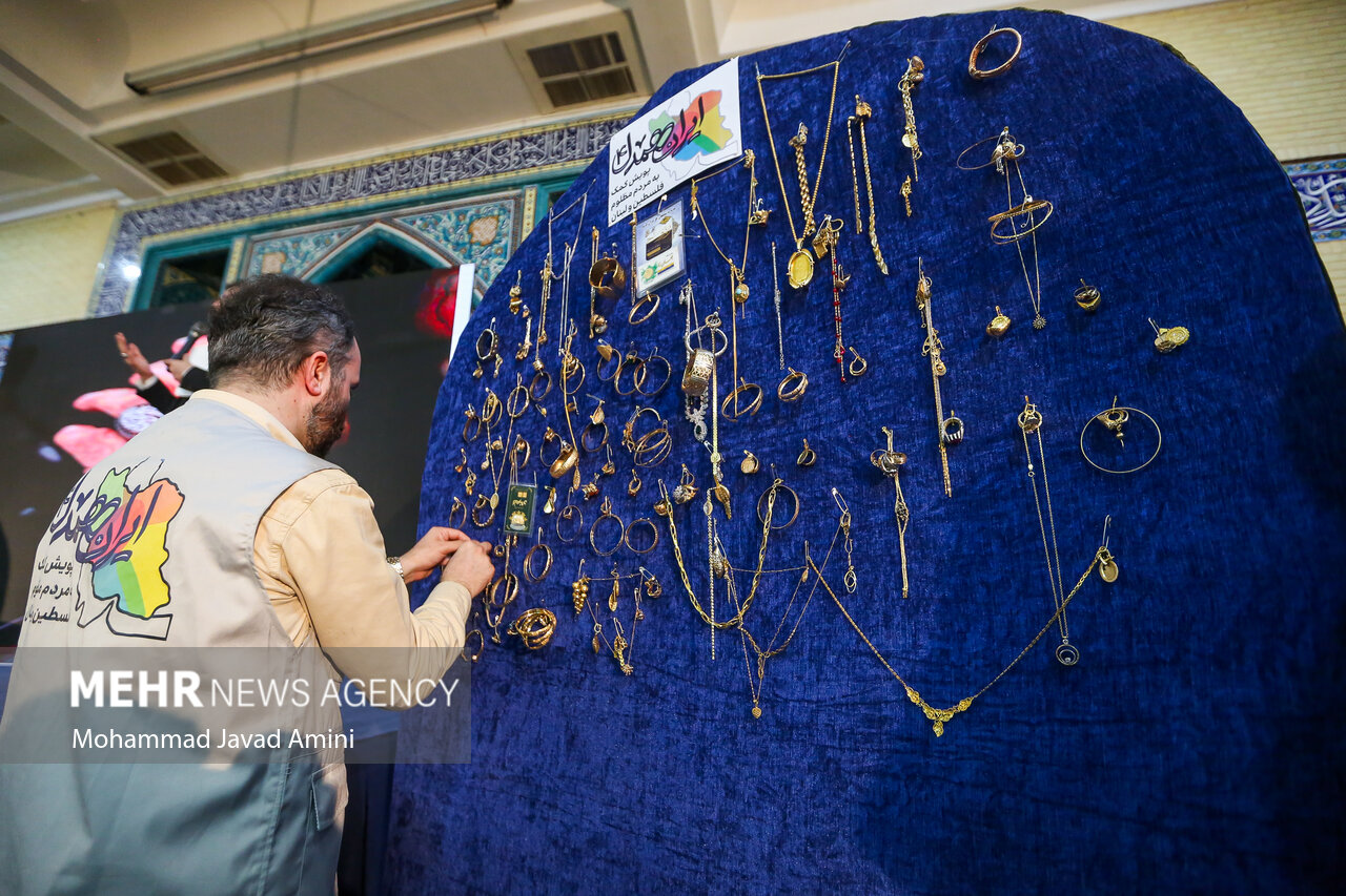 نخستین کاروان کمکهای پویش همدل از خوی به جبهه مقاومت ارسال شد