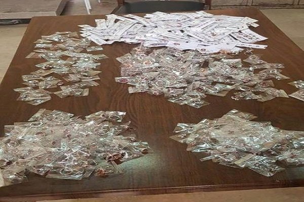 نزدیک به ۶ کیلوگرم نقره قاچاق در گمرک بازرگان کشف شد