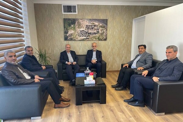 نشست رییس فدراسیون فوتبال با معاون عمرانی سازمان منطقه‌ آزادکیش