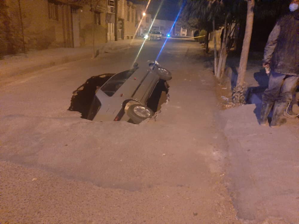 نشست زمین به تاسیسات آب و فاضلاب نائین خسارت زد