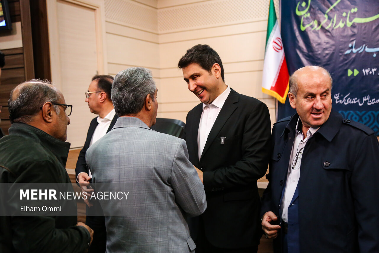 نشست صمیمی استاندار کردستان با اصحاب رسانه