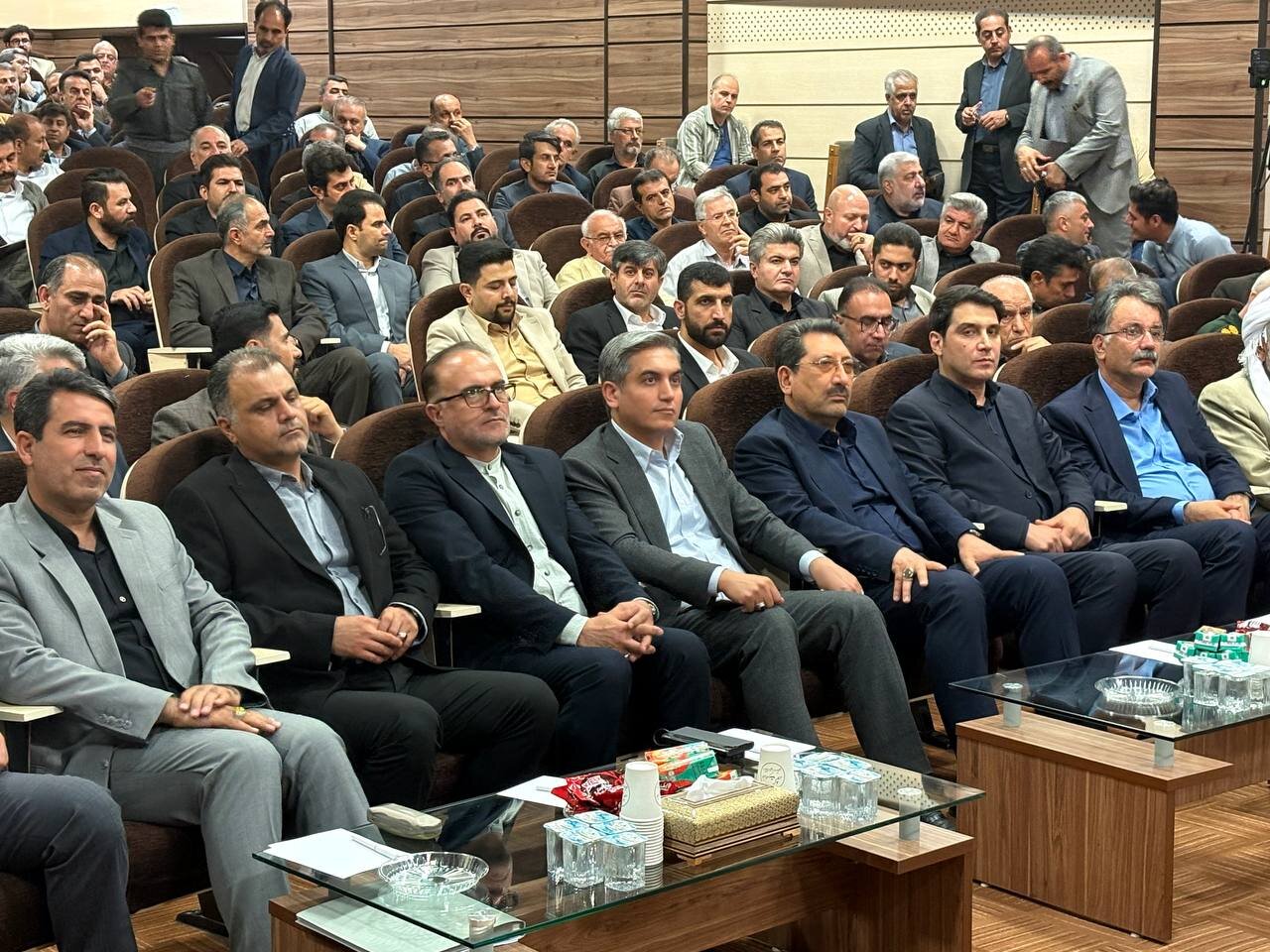 نشست وزیر صمت با فعالان اقتصادی حوزه صنعت، معدن و تجارت در کردستان