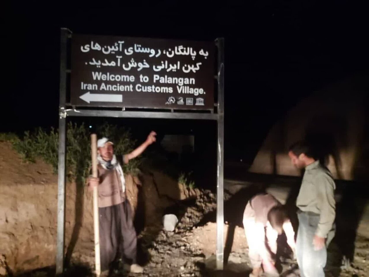 نصب بیش از ۵۰ تابلوی دو زبانه راهنمای گردشگری در روستای پالنگان