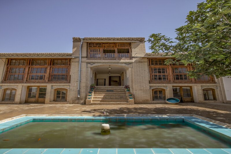 نصب تجهیزات سیستم حفاظت الکترونیک در موزه اسناد تاریخی بروجرد