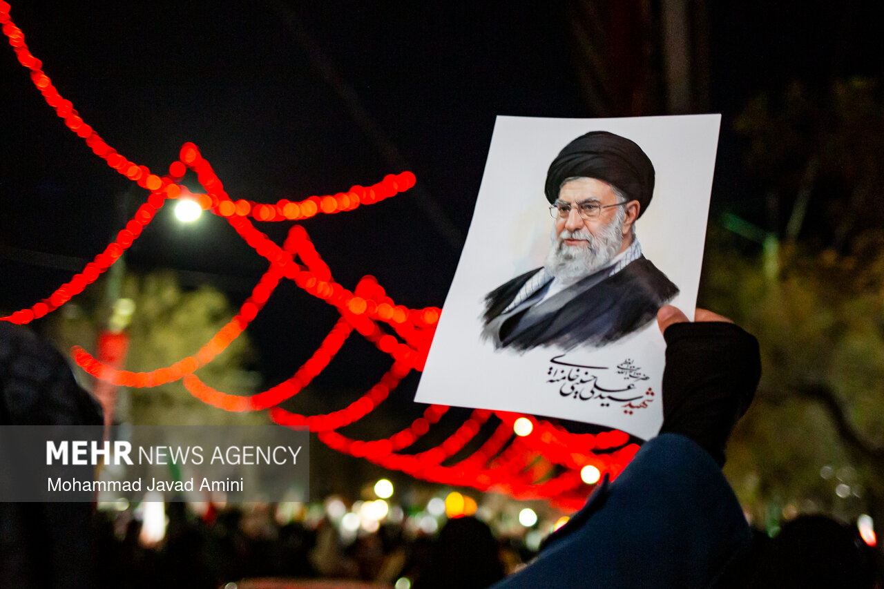 نصب تمثال رهبر شهید امت اسلامی ایران در میادین اصلی منطقه ۲۲تهران