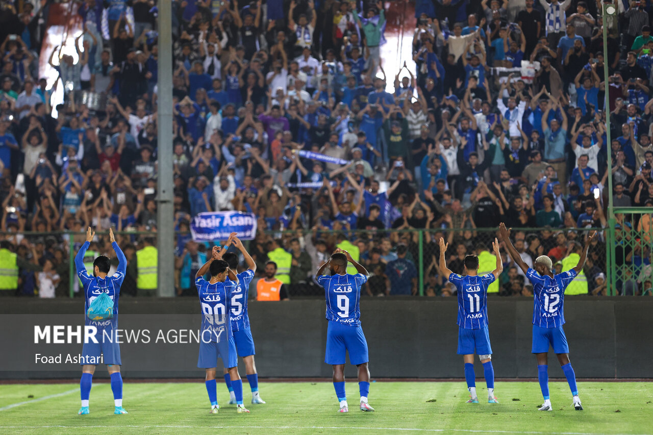 نظر هواداران استقلال در یک نیمه تغییر کرد؛ بالاخره بازیکنان خندیدند!