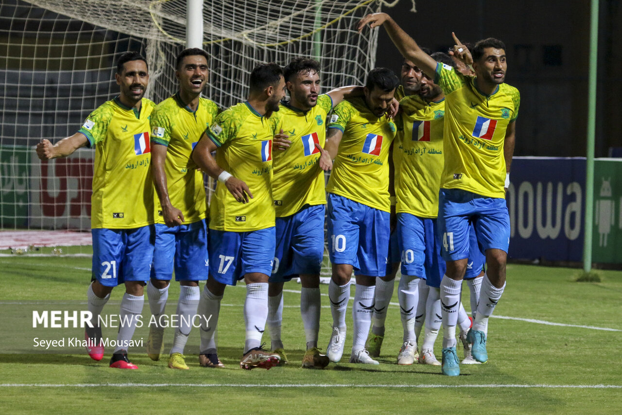 نفت آبادان با یک غایب به مصاف استقلال میرود