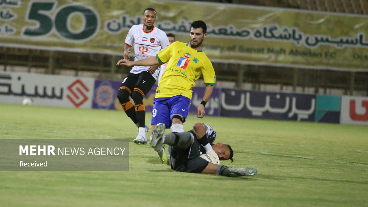 نفت آبادان ول کن قعر جدول نیست/ نفتیها روی «پشتبامها»