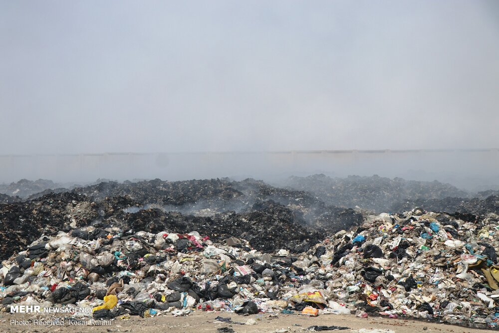 نفس‌های سخت در جوار سایت دفن زباله دهدشت/ جولان دود درآسمان